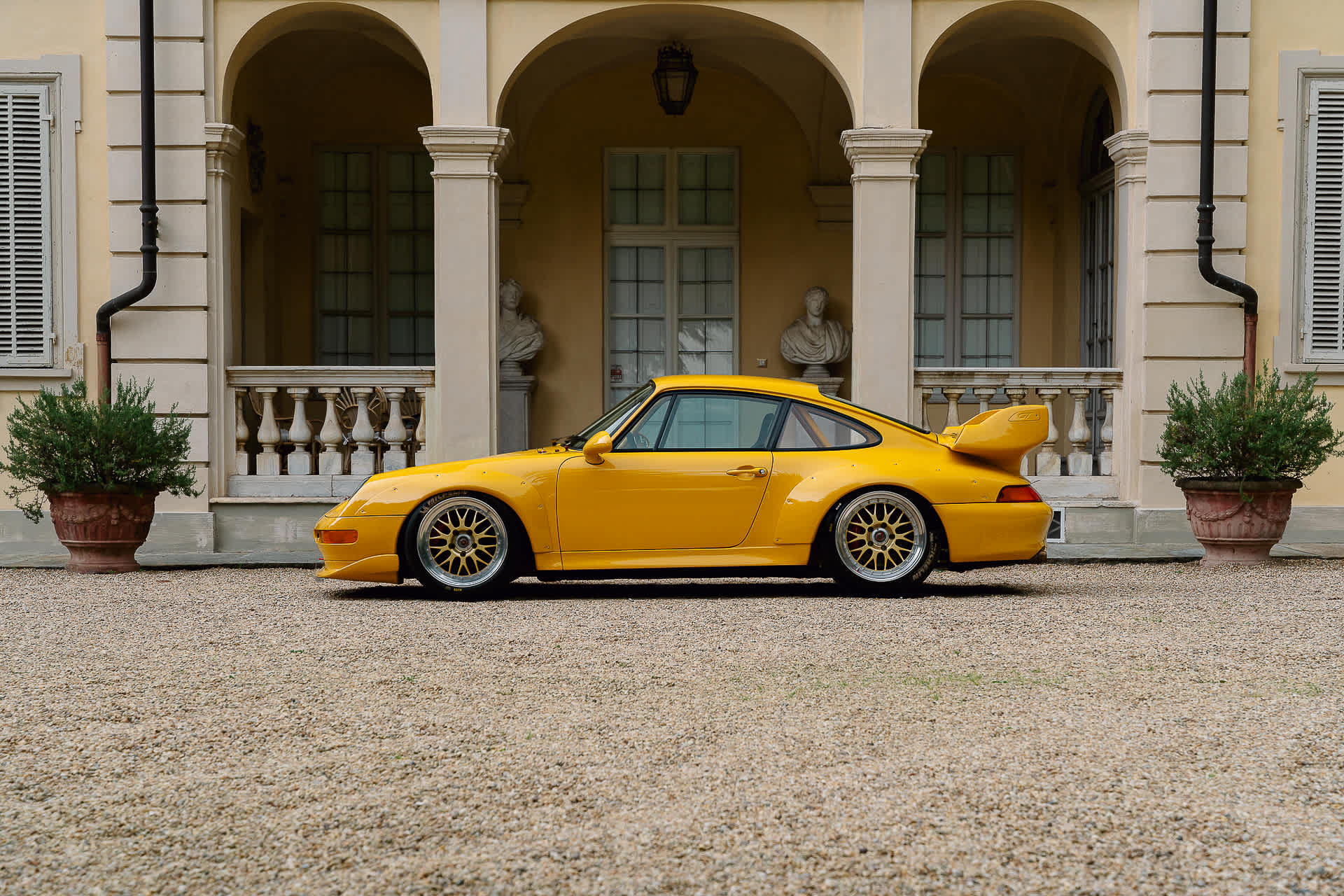 1995 Porsche 911 993 GT2 R | Girardo & Co